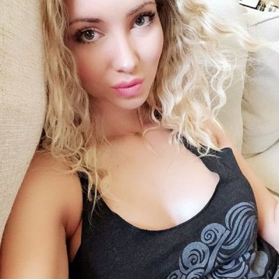 Совершенные груди дамы: откровенные фото и видео