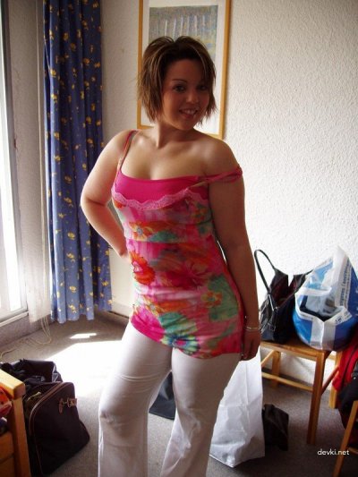 История молодой пары: их жизнь, радости и проблемы, запечатленные на любительских фотографиях.