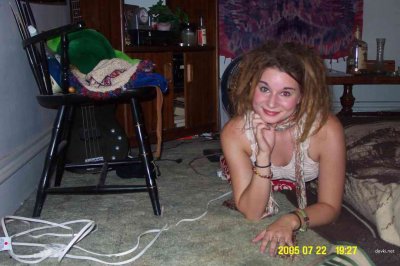 Оголенная подружка с милой грудью – наслаждайся зрелищем!