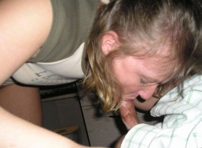 Жена нежно радует мужа оральными ласками!