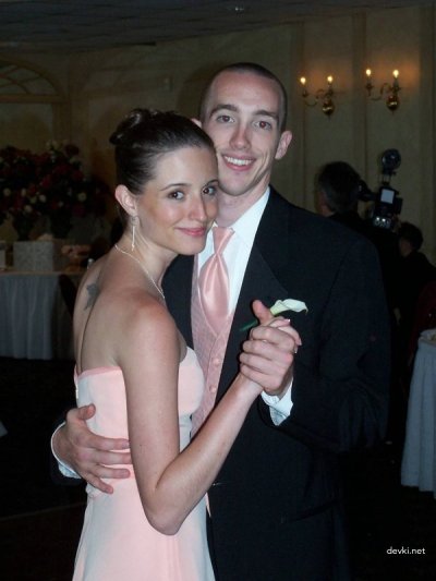 У девушки очень влажные трусики, она возбуждена