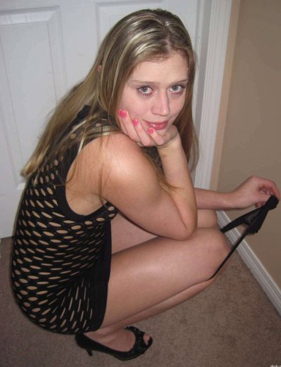 Интимные фото голой дамы без нижнего белья