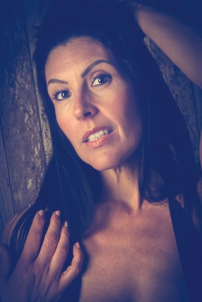 Сексуальная мамочка показывает всю красоту своего опыта и страсти