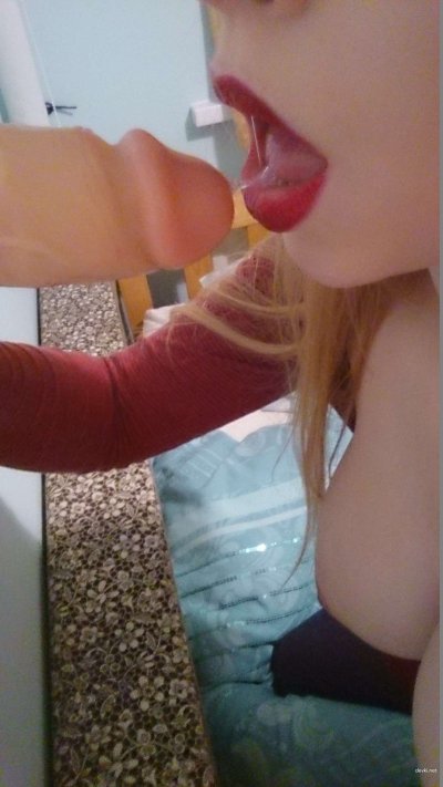 Завораживающий стриптиз от очаровательной блондинки (Часть 1)