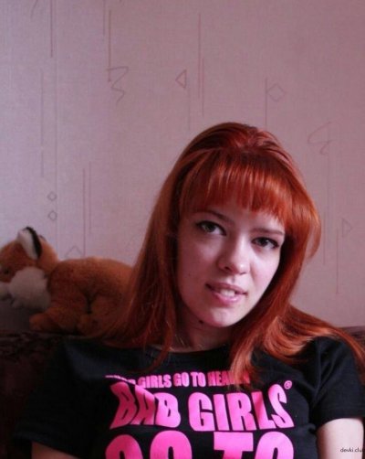 Сексуальные снимки юной рыжеволосой супруги: приватные фото домохозяйки