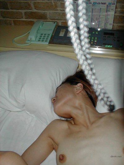 Тип безжалостно трахает горячую азиатку