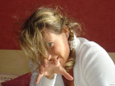 Красивая штучка сосет член