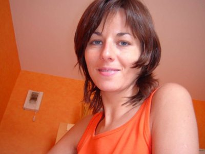 Провокационная брюнетка, готовая удивить своими горячими фантазиями!