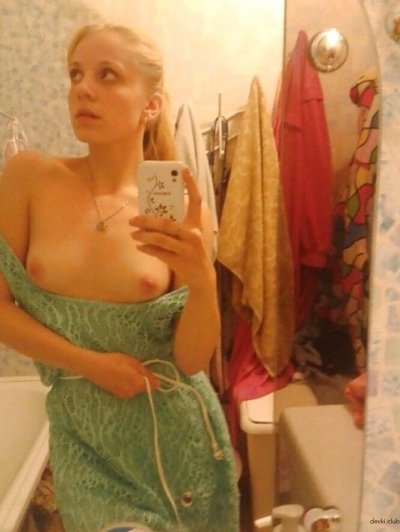 Интимные снимки обнаженной юной супруги