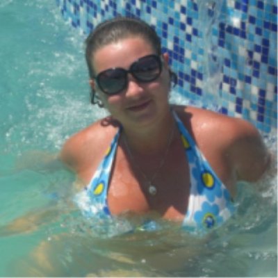 Девочка демонстрирует свои прелести и секс-игрушки