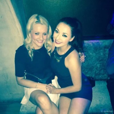 Сексуальная Кристи Рассел Браун показывает свое обнаженное тело