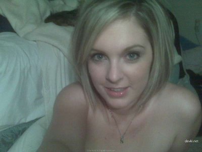 Снимает влажную пилотку на камеру