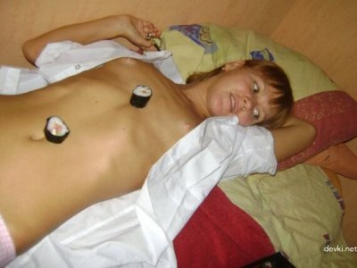 Молодая красотка в сексуальном белье - горячее предложение!