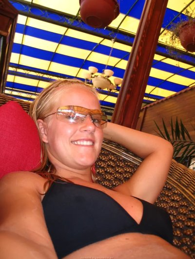 Сексуальные снимки обнаженной русой красавицы с пляжа