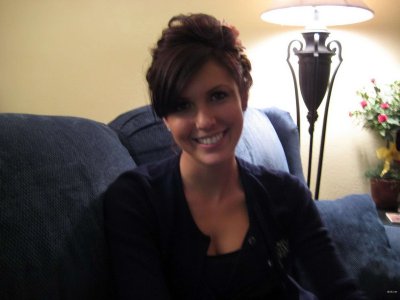 Молодые влюбленные втянуты в горячую интимную игру в постели