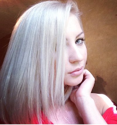 Горячие фото: одна красотка ласкает киску подруги