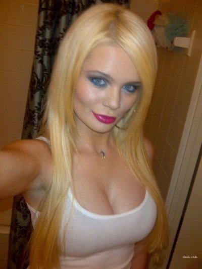 Соблазнительные фото привлекательной блондинки