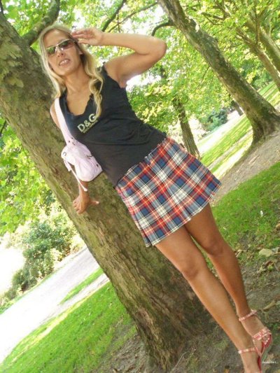 Пикантные снимки обнаженной дамы в домашней обстановке