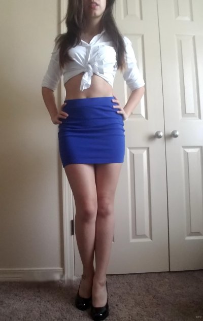 Отличная попка девчонки, которая скидывает трусы!