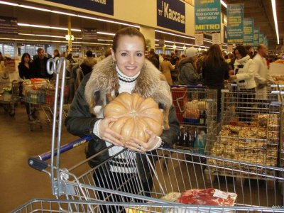 Красная девочка дает в попку и делает минет