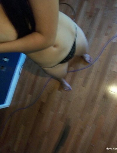 Гладко выбритая писечка восточной красотки