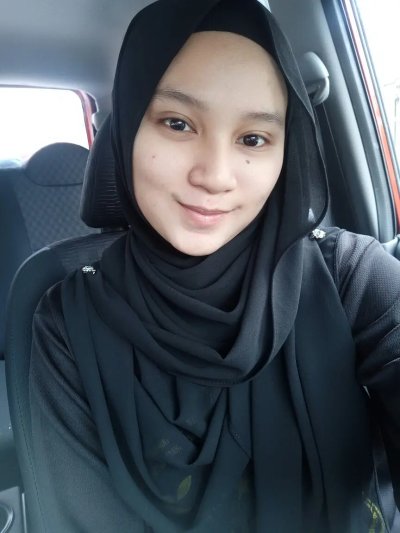 Чикса в платке дрочит - экзотическое видео!