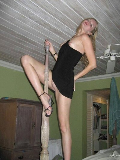 Сексапильная красотка наслаждается интимным вторжением в свою киску