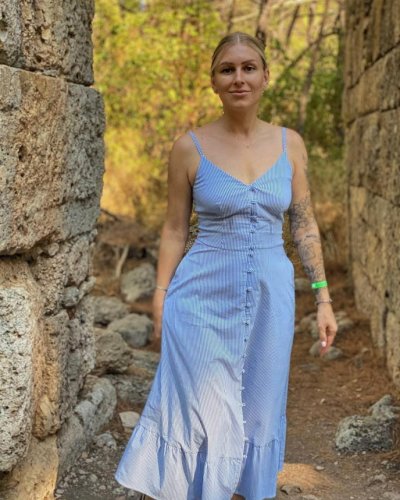 Развратная милфа обожает сосать и принимать сперму на свои прелести!