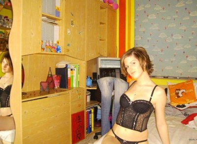 Развела шоу своих аппетитных форм