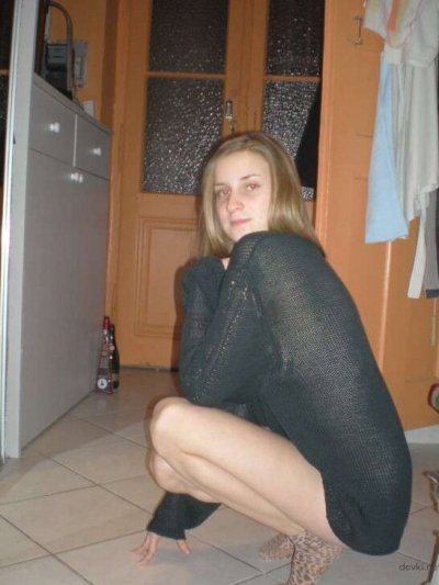 Индивидуальная эротика с очаровательной стройной красавицей