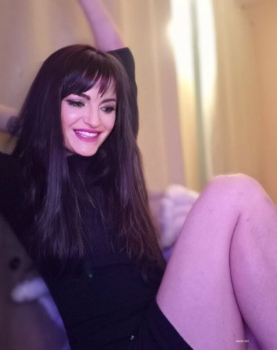 Молодая красотка с привлекательной задницей - горячее предложение!