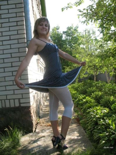 Интимные снимки девушки с пышной попой