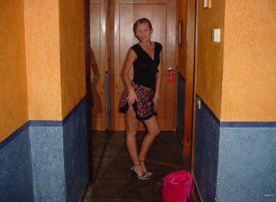 Раскрепощенный роман с золотистой красавицей в гостиничном номере