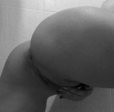 Девочка рассказывает о своих достоинствах