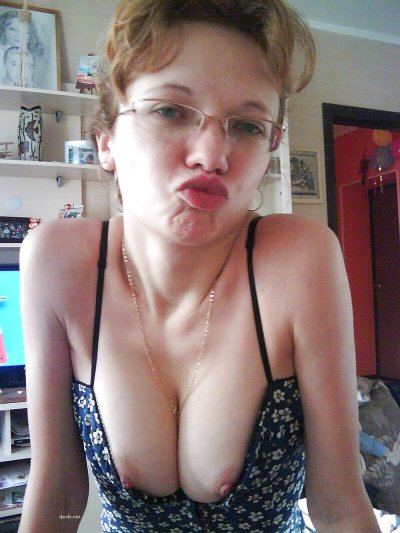 Сексуальная красотка демонстрирует свои прелести