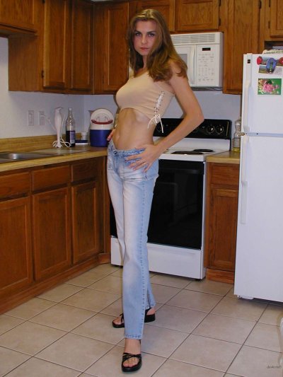 Зрелая дама с пушистым "сюрпризом" для настоящих ценителей