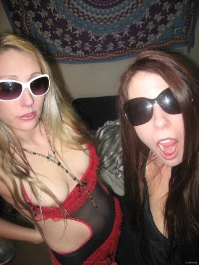 Начало интимной фотосессии без верхней одежды