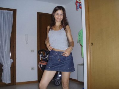 Завораживающий стриптиз от опытной женщины с обворожительной харизмой