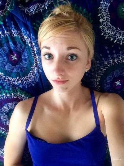 Соблазнительные фото милой блондинки без одежды на домашних снимках