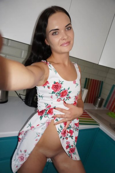 Симпатяга с работы выложила свои возбуждающие фото