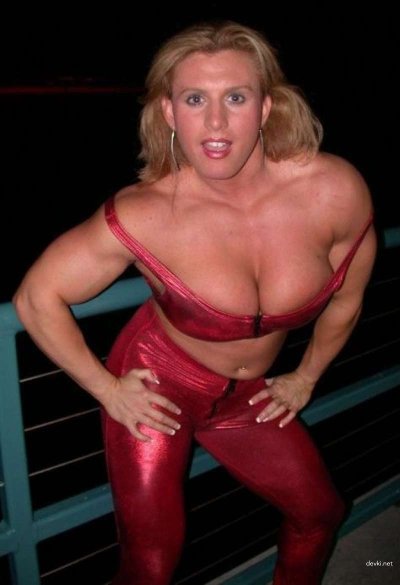 Сексапильные снимки обнаженной мускулистой красотки