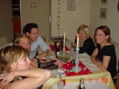 На пьяную голову впервые пробуют дилдо в попу милфы