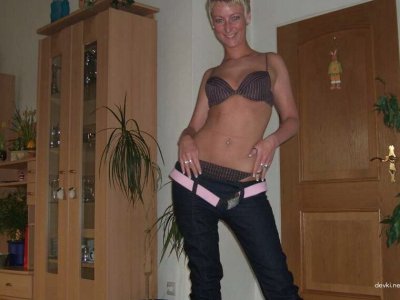 Интимное видео обнаженной дамы вблизи