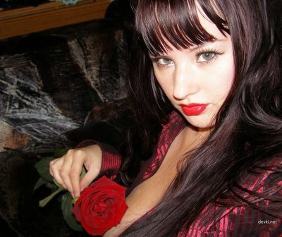 Женщина обожает свои пышные формы!