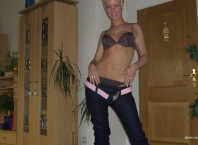 Женщина продемонстрировала свои соблазнительные формы вблизи