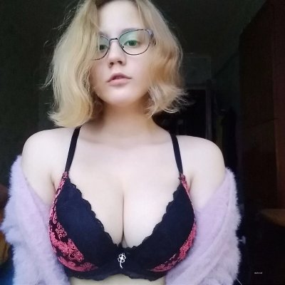 Пышногрудая красотка с огромными объемами