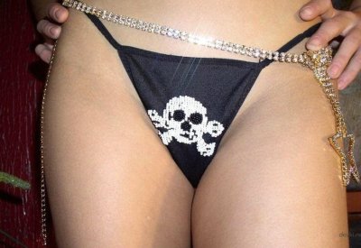 Шоу откровенности от отечественной красотки: соблазнительный стриптиз