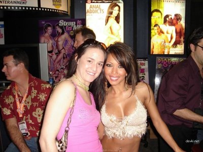 Шаловливые стриптизерши - развратные танцы!