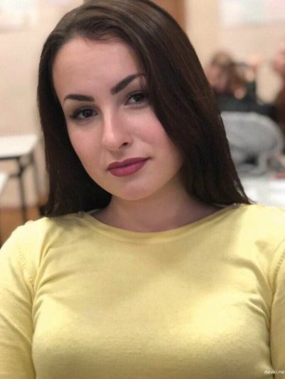 Очаровательная девушка выложила свои личные снимки