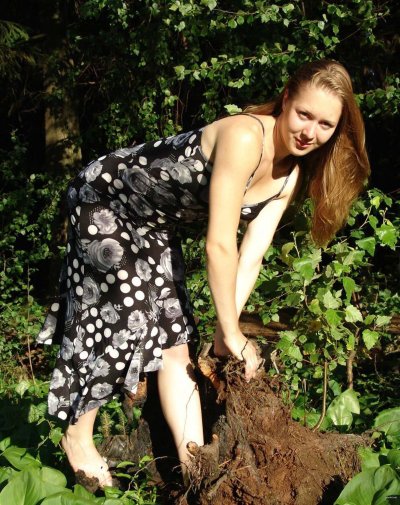 Красотка на свежем воздухе раздевается - Часть 4: На природе